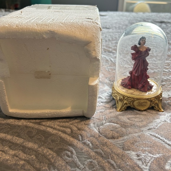 Scarlett O’Hara figurine. - Picture 2 of 3